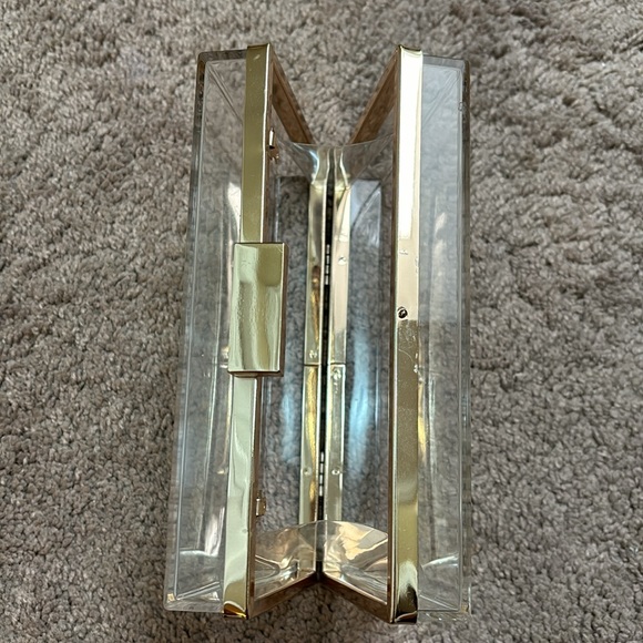 🌙 Clear Gold Detail Clutch🌙 - Picture 3 of 3